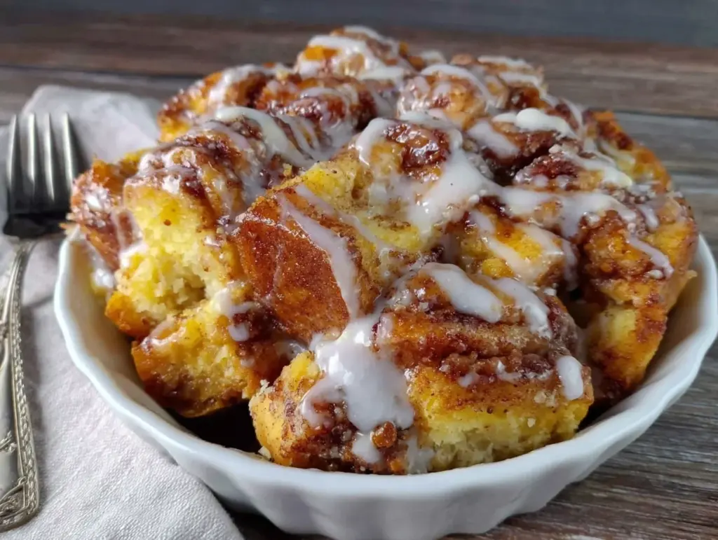 crockpot cinnamon roll french toast casserole - featured image